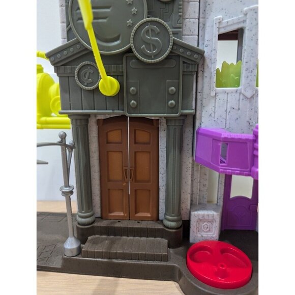 Imaginext DC Super Friends Batman The Joker Bank Crime Alley Playset & 5 Figures - Picture 5 of 16